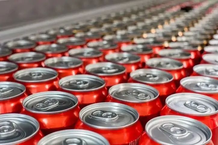 Reciclagem e conveniência entre os motivos pelos quais as marcas de bebidas optam por embalagens de alumínio