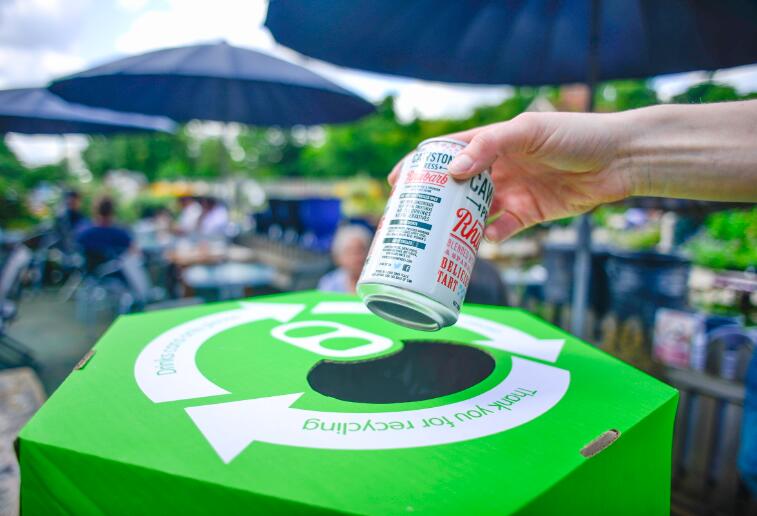 Taxa de reciclagem de latas de bebidas no Reino Unido bate recorde